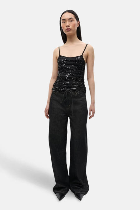 Jean délavé noir d'ENVII, avec un lavage denim foncé et des jambes larges.