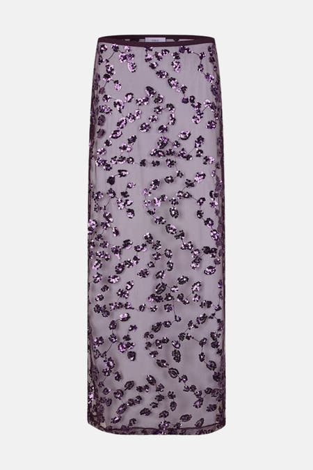 Longue jupe rouge d'ENVII, avec un motif floral de paillettes sur toute la jupe.