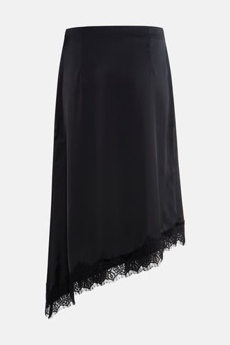 Robe noire d'ENVII avec une ligne de zoom asymétrique terminée par des détails sur les bords.