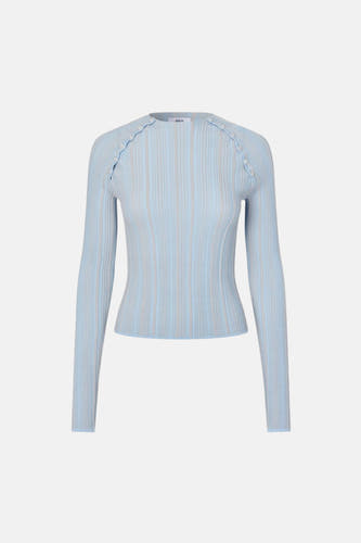 Pull bleu à col rond d'ENVII, en fine maille côtelée avec de jolis détails de boutons sur les épaules.