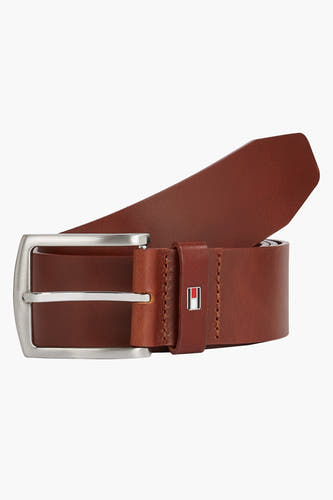 Ceinture en cuir brun de Tommy Jeans avec boucle argentée et détails de logo.