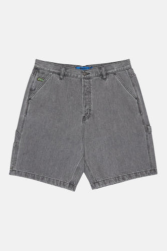 Short en jean gris en denim de DC SHOES, avec des poches utilitaires et un petit logo sur la poche.