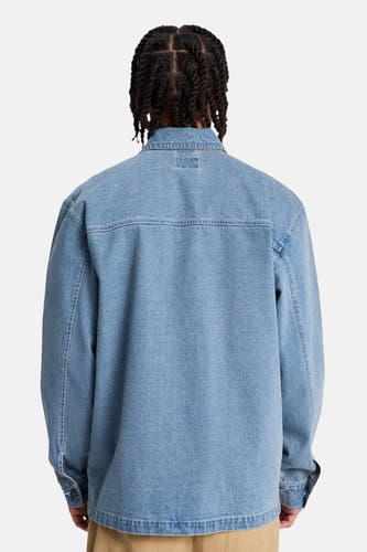 Lichtblauwe jeansjas van DC SHOES, gezien van achteren met details van spijkerstof.