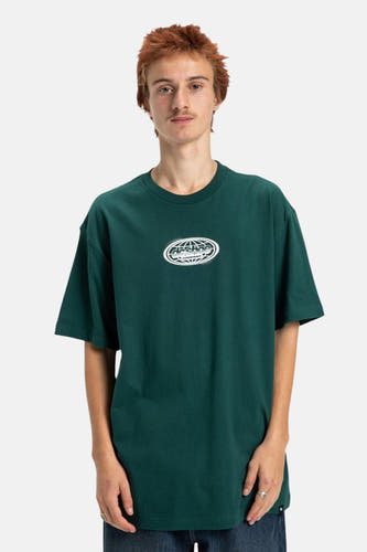 T-shirt vert avec manches courtes de DC SHOES, avec une impression ovale sur la poitrine.