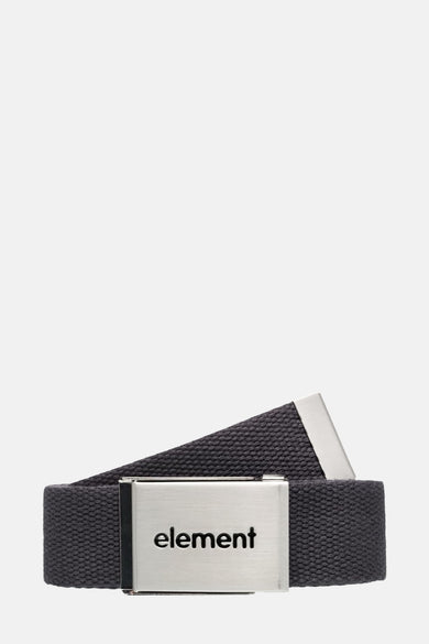 Ceinture noire d'ELEMENT avec une boucle argentée portant le nom de la marque.