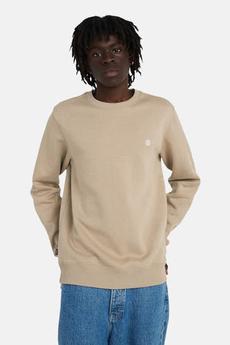 Gilet beige d'ELEMENT, vue arrière avec dreadlocks et jeans bleus.