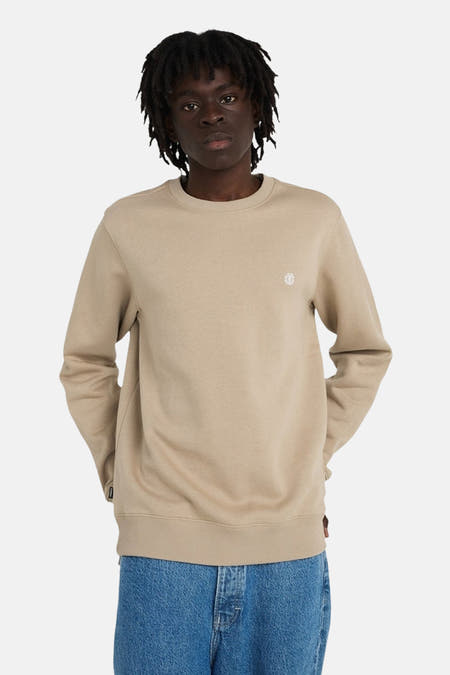 Gilet beige d'ELEMENT, vue arrière avec dreadlocks et jeans bleus.