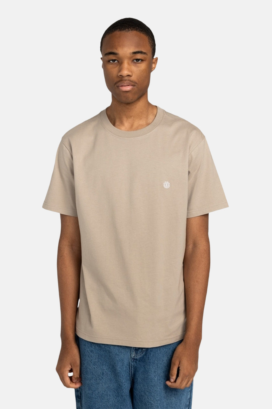 T-shirt beige à manches courtes d'ELEMENT, avec un petit logo sur la poitrine.