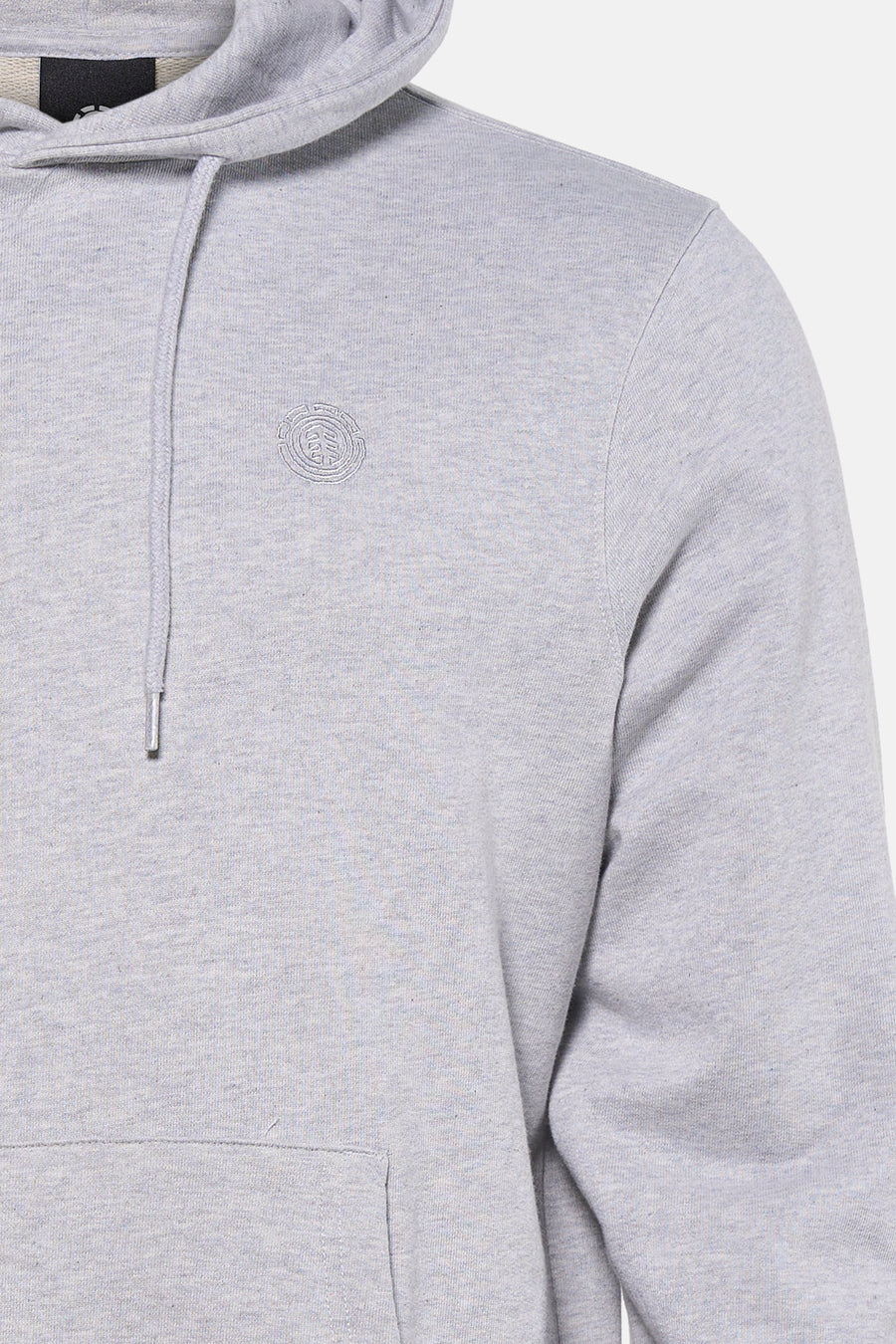 Sweat à capuche gris ELEMENT avec logo brodé, cordon de serrage et poche kangourou, gros plan.