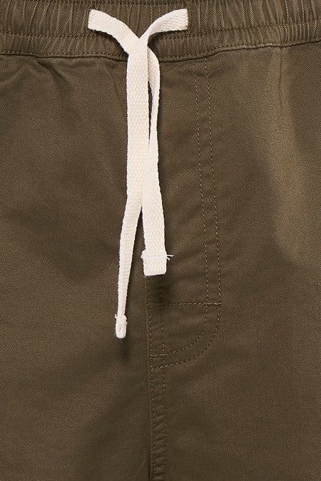 Short en molleton ELEMENT avec cordon de serrage blanc et taille élastique.