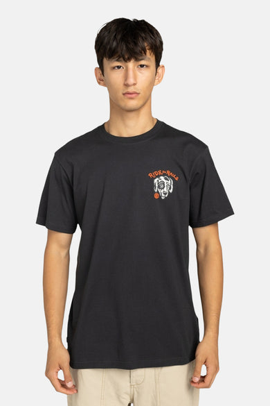 T-shirt noir à manches courtes d'ELEMENT, avec un imprimé sur la poitrine.
