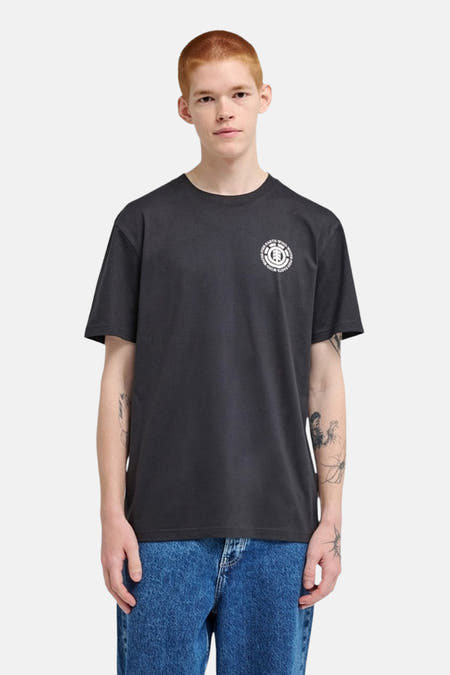 T-shirt noir à manches courtes d'ELEMENT, avec une impression blanche sur le dos.