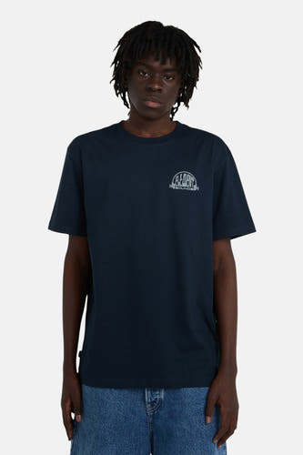 T-shirt bleu à manches courtes d'ELEMENT, avec une impression d'un groupe de personnes autour d'une table tournante sur le dos.
