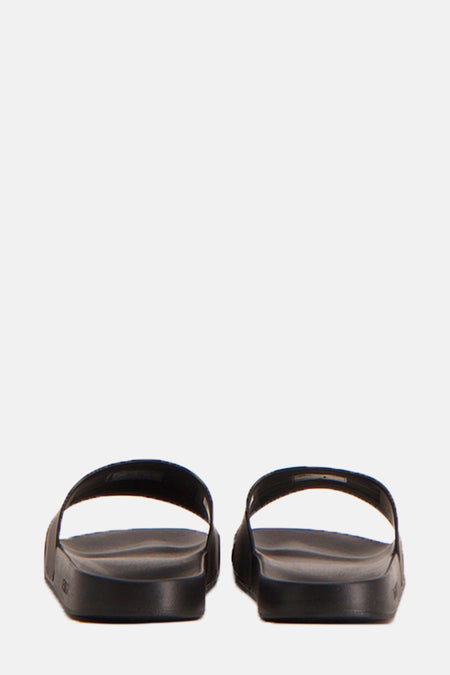 Chaussons noirs de TOMMY JEANS, vue arrière.