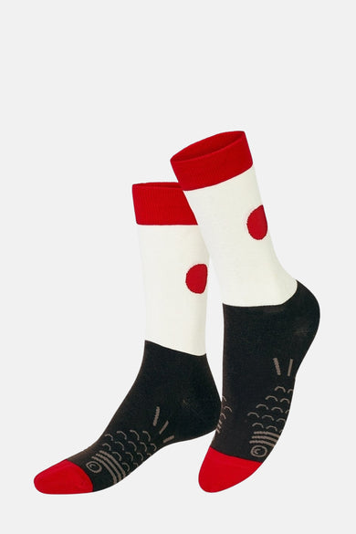 Chaussettes multicolores d'EAT MY SOCKS, avec un design de blocs de couleurs et des détails rouges sur le pied.