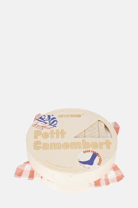 Chaussettes multicolores emballées dans une boîte camembert de EAT MY SOCKS, avec un motif à carreaux et une étiquette avec une chaussette bleue.