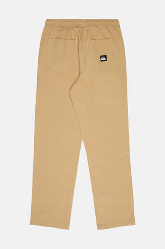 Pantalon beige de Quiksilver, avec poches arrière et un logo discret sur la poche droite.