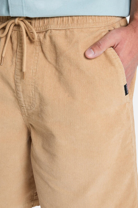 Short beige Quiksilver, avec cordon de serrage et poche latérale, en velours côtelé.