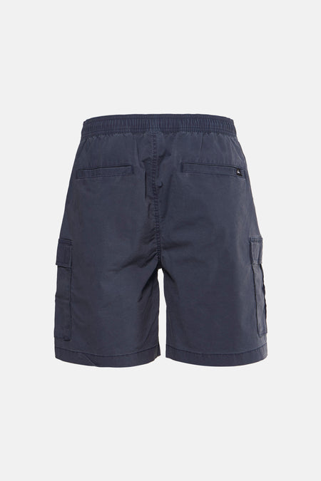 Short bleu Quiksilver avec taille élastique, poches cargo plaquées, poches arrière et logo, côté dos.