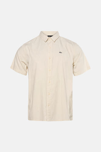 Chemise écru à manches courtes de Quiksilver, avec fermeture boutonnée et un détail logo.