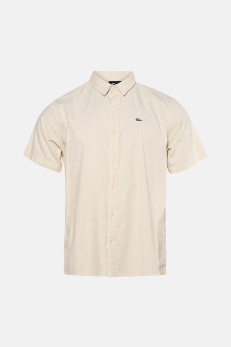 Chemise écru à manches courtes de Quiksilver, avec fermeture boutonnée et un détail logo.