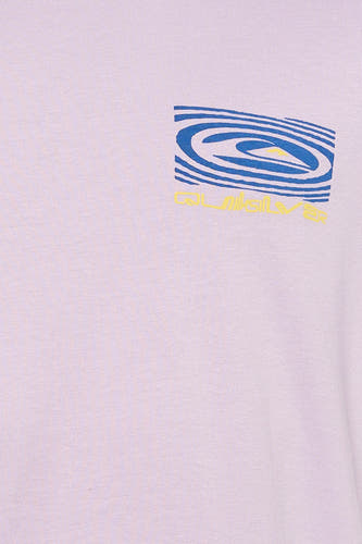 T-shirt à manches courtes violet de Quiksilver, avec un logo graphique sur la poitrine.