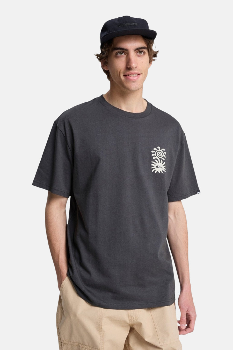 T-shirt noir Quiksilver, à manches courtes et avec un imprimé graphique sur la poitrine.