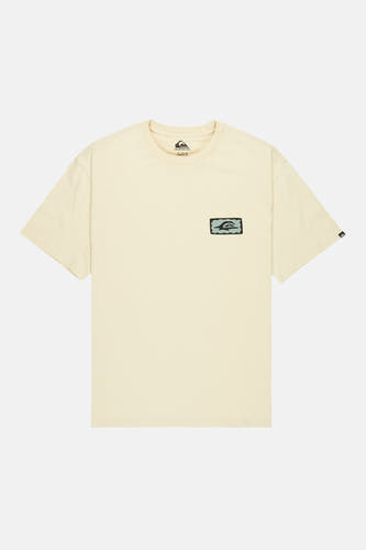 T-shirt écru à manches courtes Quiksilver, avec un petit logo sur la poitrine et un logo sur la manche.