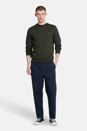 Sweater vert de FARAH, avec des manches longues et un petit logo brodé sur la poitrine.