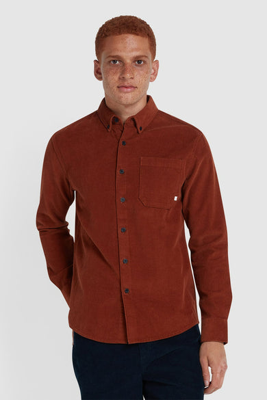Chemise en corduroy orange à manches longues de FARAH, vue de dos avec une fermeture à boutons sur le col.