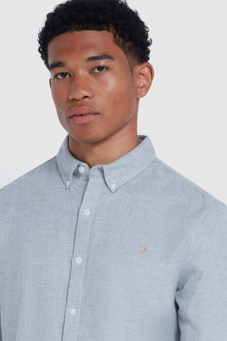 Chemise grise à manches longues de FARAH, avec col boutonné et logo brodé sur la poitrine.
