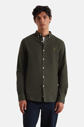 Chemise verte à manches longues de FARAH, avec des boutons blancs et un logo brodé.