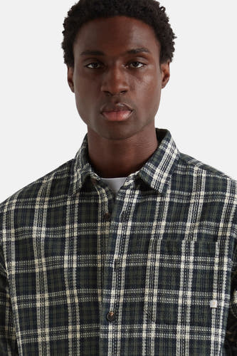 Chemise multicolore à longues manches de Farah, avec un motif rayé et une fermeture à boutons.