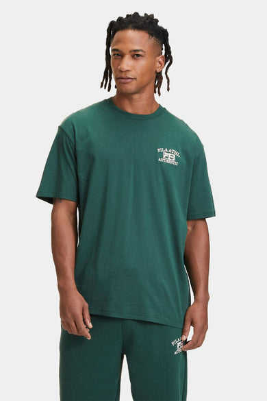 T-shirt vert de mantes courtes cour FILAA avec une impression sur sur sur la po et et jogging pantalon de jogging vert.