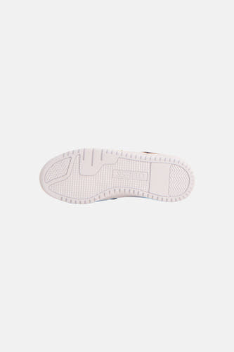 Semelle de baskets blanches Guess, avec divers motifs de texture d'adhérence et logo inversé.