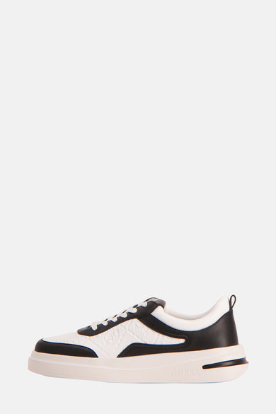 Sneakers noirs de Guess avec un motif blanc et des lacets en vue latérale.
