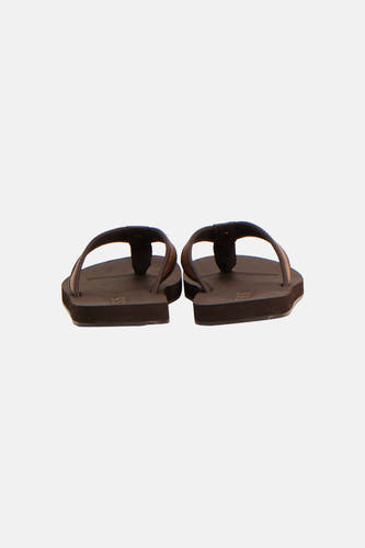 Vue arrière de tongs marron Guess, avec semelles marron foncé, brides marron clair et un logo 'SS'.