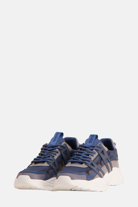 Blauw-grijs Guess sneakers met dikke witte zool.