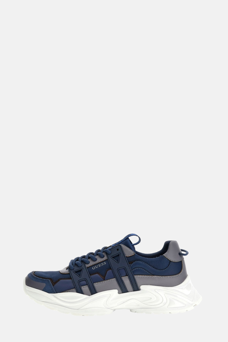 Blauw-grijze Guess sneaker met witte zool.
