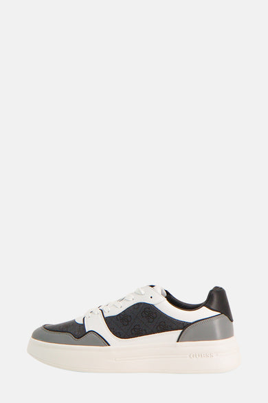 Sneakers multicolores de Guess, avec un motif et des lacets blancs.