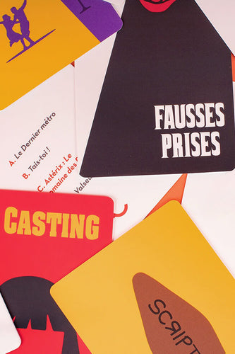 Kleurrijke spelkaarten met Franse tekst.