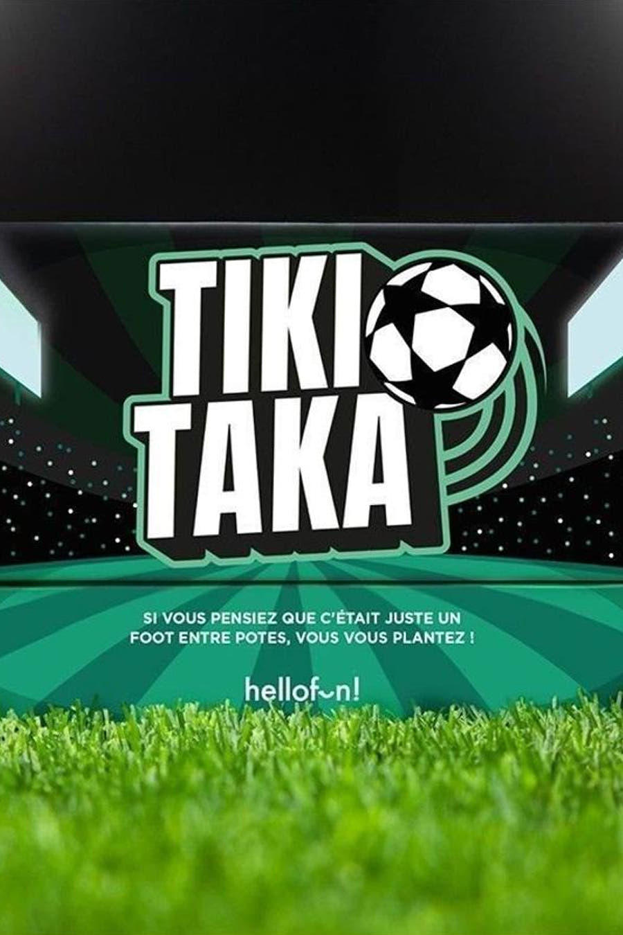 Cadeau multicolore d'HELLOFUN, avec "TIKI TAKA" et une illustration de football sur un fond abstrait vert.