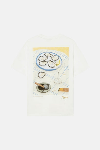 T-shirt écru à manches courtes de POMPEII, avec une illustration d'huîtres et d'un martini sur le dos.