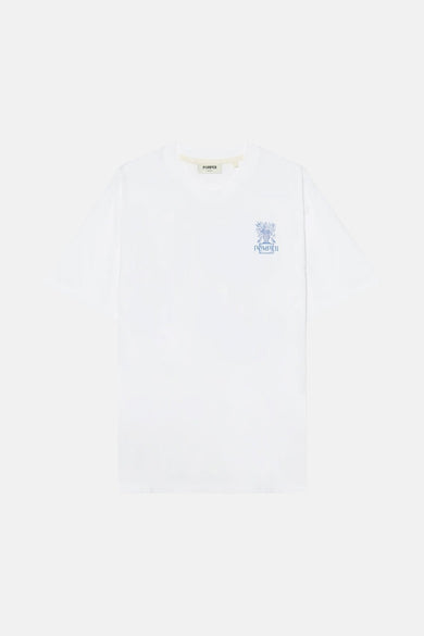 T-shirt blanc à manches courtes de POMPEII, avec un logo bleu sur la poitrine.