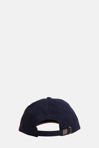 Blauwe pet van LYLE & SCOTT, met merknaam geborduurd aan de achterkant, verstelbare band.
