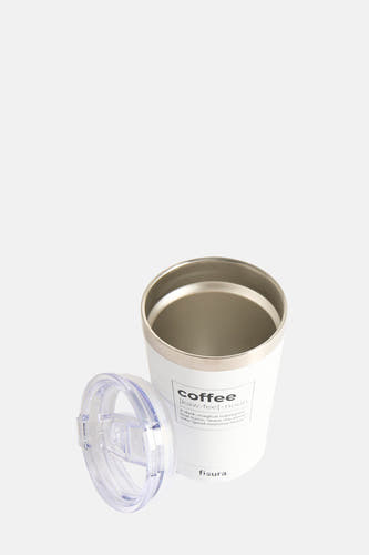 Tasse à café blanche avec définition du café de Fisura, avec bordure argentée et couvercle transparent.