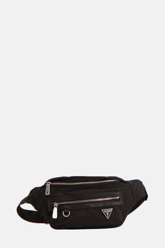 Sac à dos noir de Guess, avec des fermetures éclair argentées et un logo triangulaire.