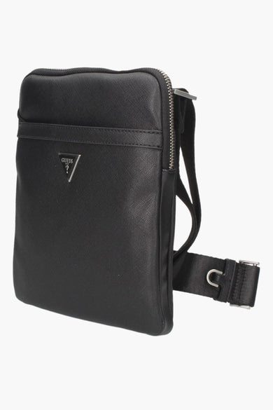 Sac à dos noir de Guess avec un détail de logo et une sangle ajustable.