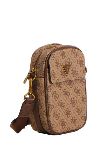 Sac à dos marron de Guess avec motif logo et accents marrons, vu d'un angle oblique.