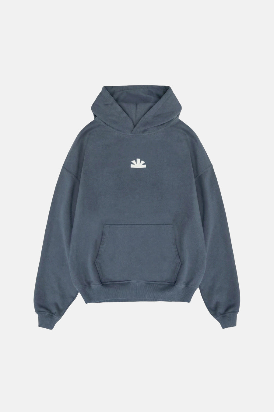 Pull à capuche bleu de la marque BASELAB, orné d'une image de montagne et de soleil dans le dos.